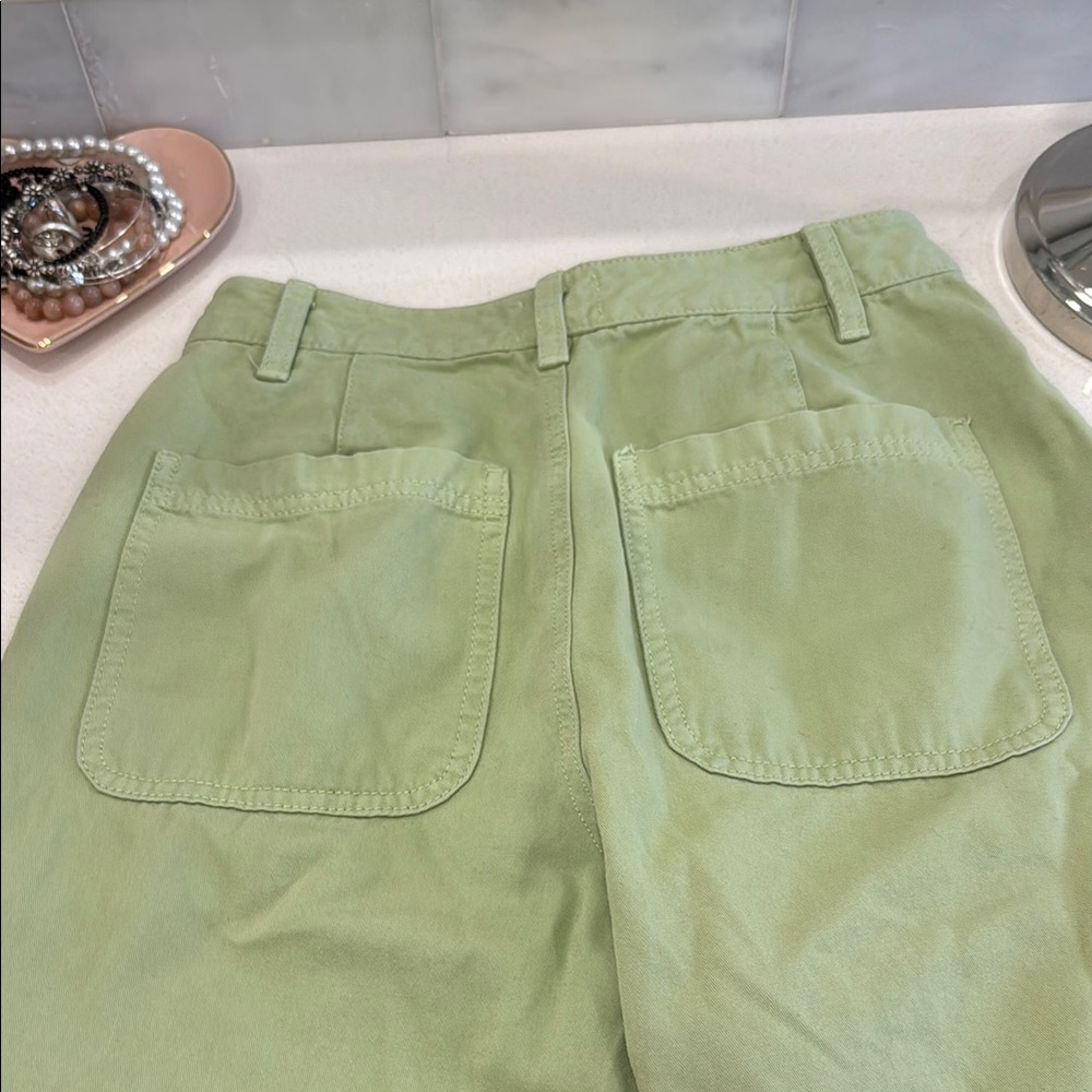 Aritzia Green Chinos Relaxed Fit Lightweight - Picture 6 of 8